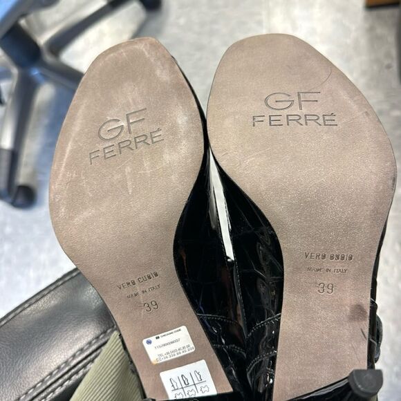 Store Return Excellent Condition Gianfranco Ferre Black Leather Pumps Size 9 - Picture 2 of 5